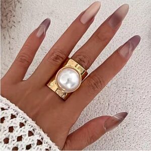 Exquisite Gold Pearl Rarity Ring